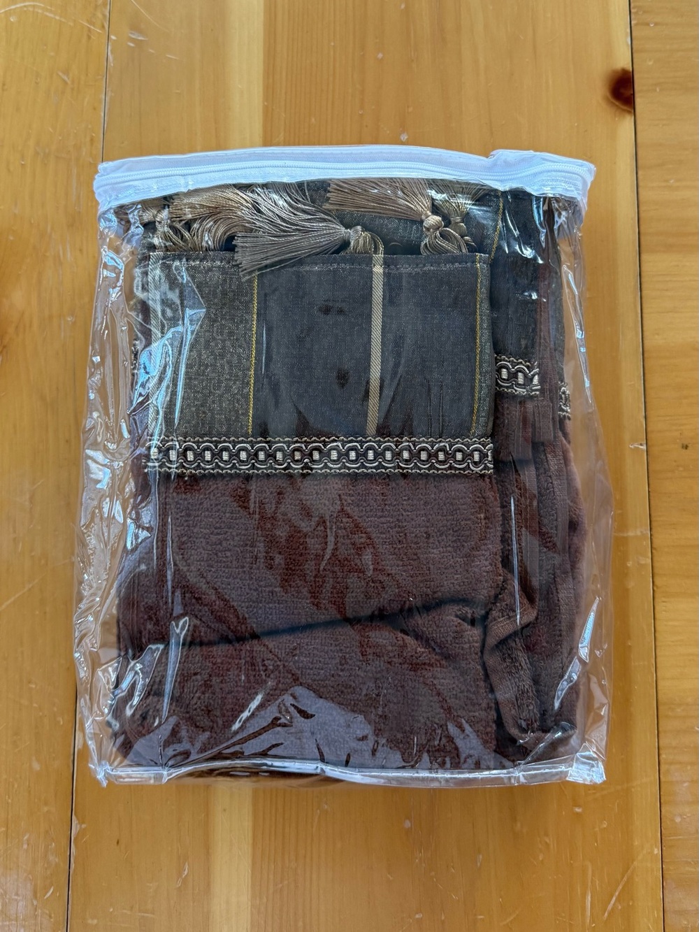 New In Packaging Sherry Kline Chambord Brown Embellished 3-piece Towel Set - Picture 4 of 7